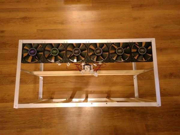 8 VGA rig keret hátulról